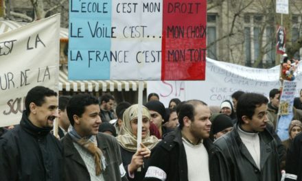 Manifestation contre la loi de 2004