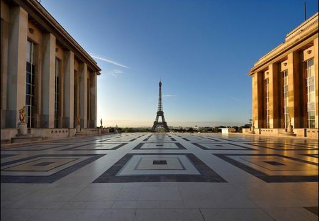 La dalle du parvis des Libertés et des Droits de l’homme doit honorer les enseignants