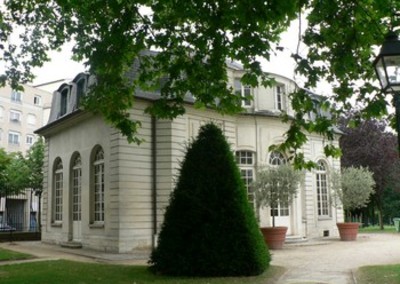 Façade du pavillon de l'Ermitage côté jardin.